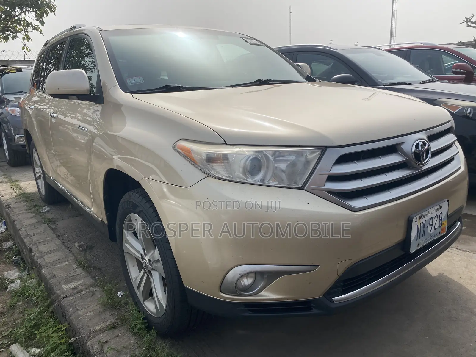 Toyota Highlander Limited 3.5L 2WD 2013 Gold