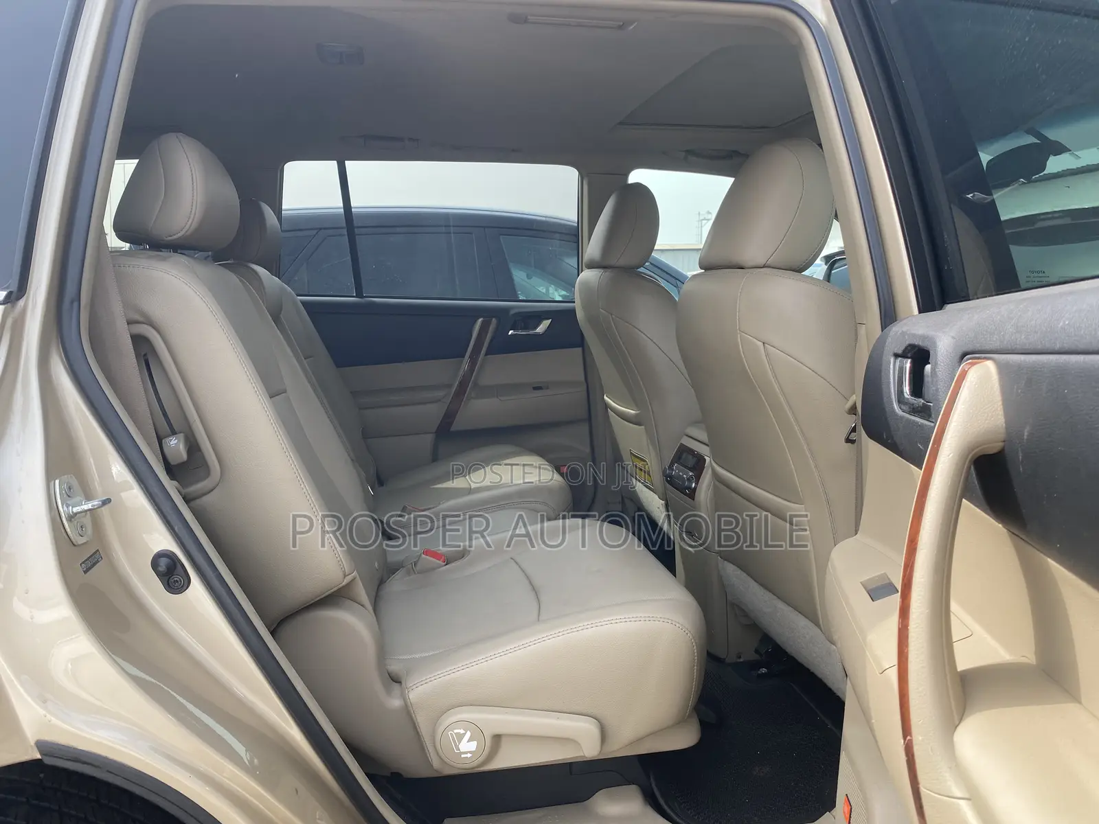 Toyota Highlander Limited 3.5L 2WD 2013 Gold
