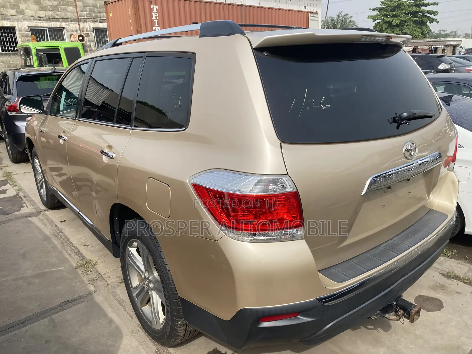 Toyota Highlander Limited 3.5L 2WD 2013 Gold