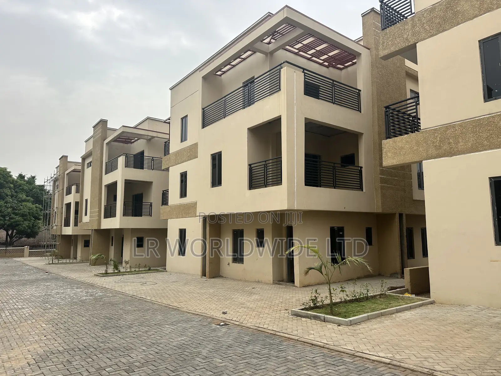 7bdrm Duplex in Life Camp for sale