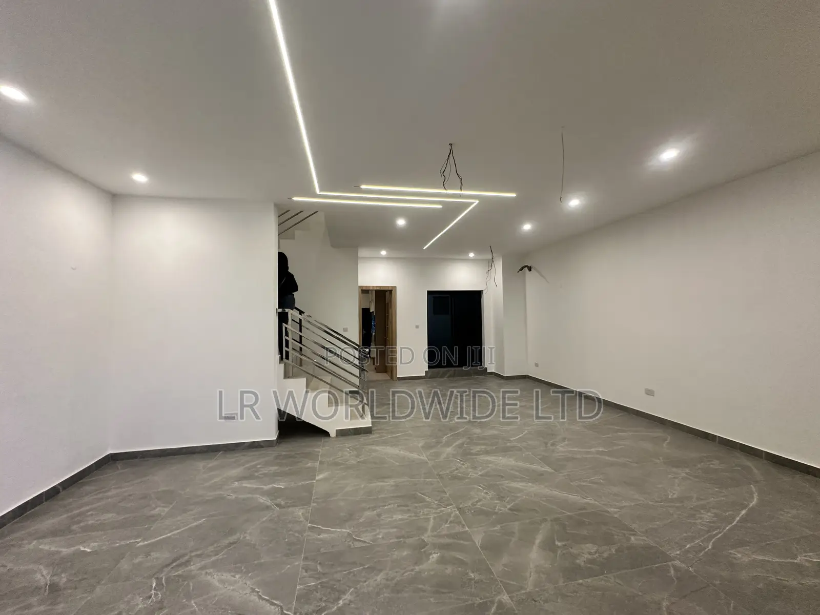 5bdrm Townhouse/Terrace in Life Camp for sale