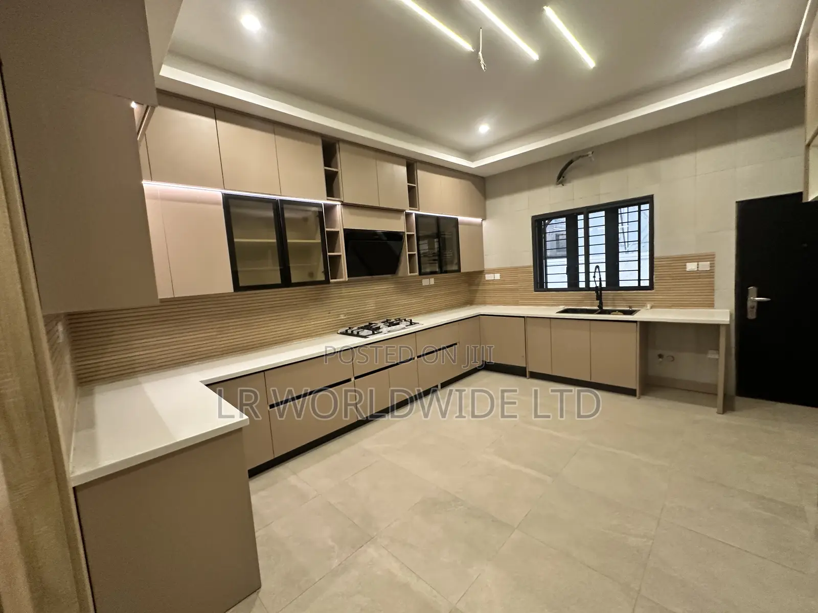 5bdrm Townhouse/Terrace in Life Camp for sale