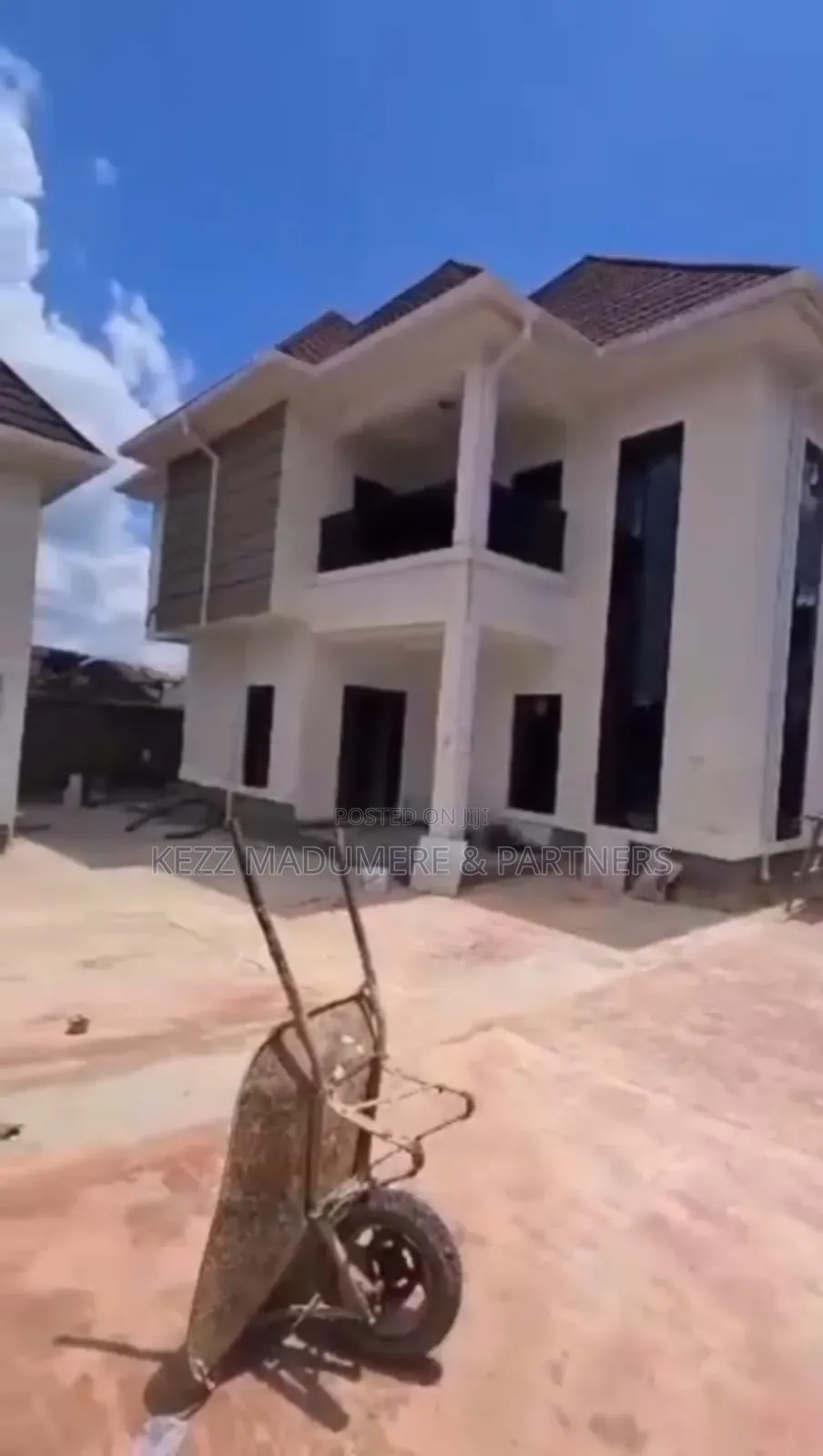 5bdrm Duplex in By Godfrey Okoye for sale