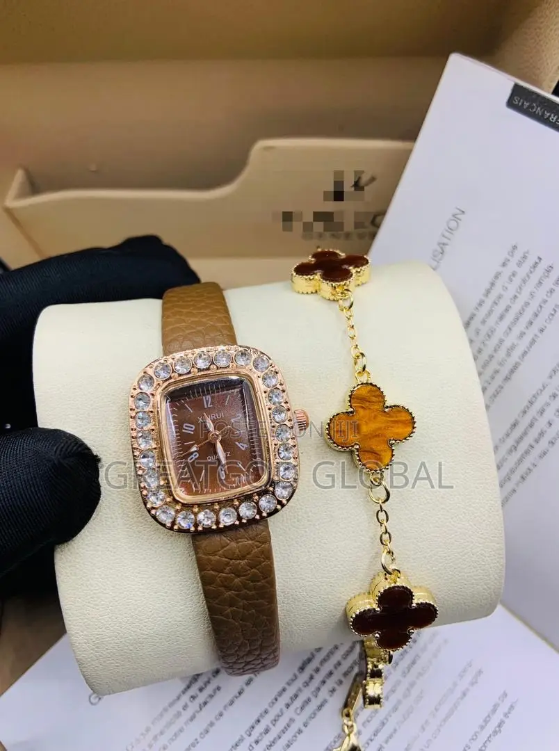 Small Ladies Wristwatch With Vca Available in Bulk