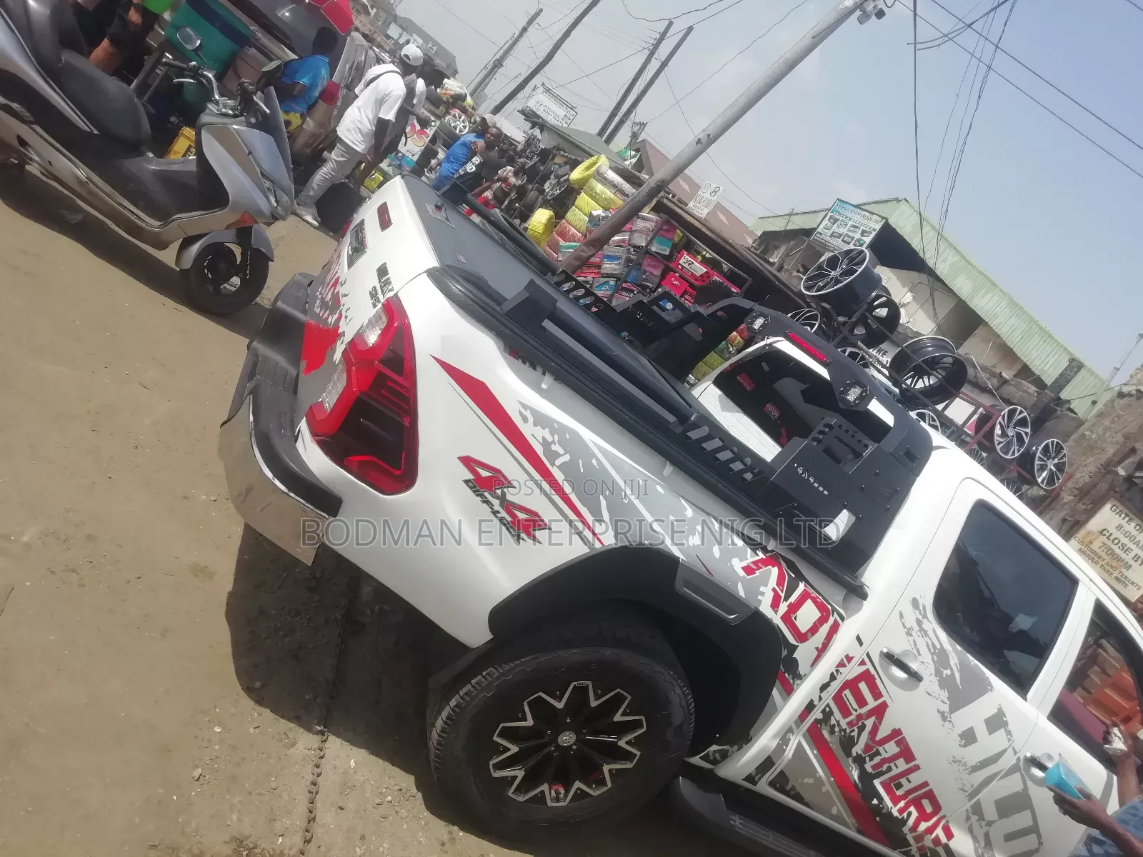 Rolling Boot Cover With Complete Rugged Off Road Spoiler :=_