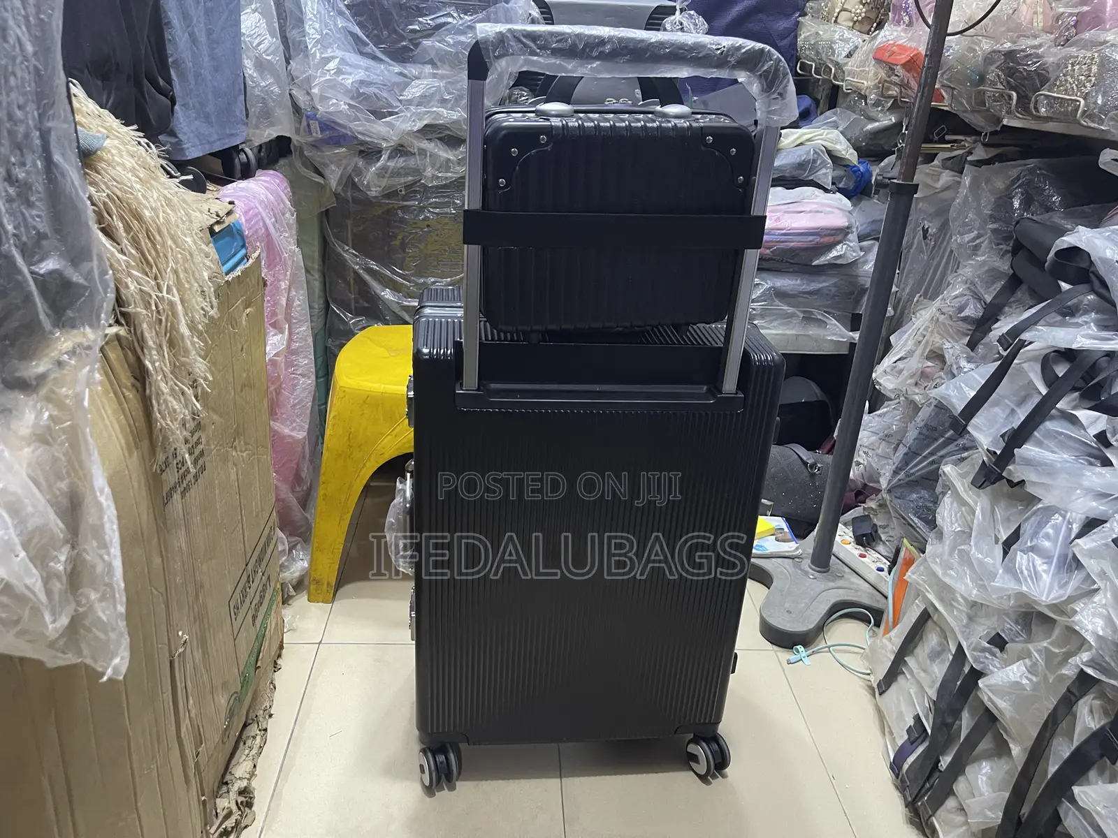 Medium Size Wide Pole Aluminum Frame Travel Luggage With Kit