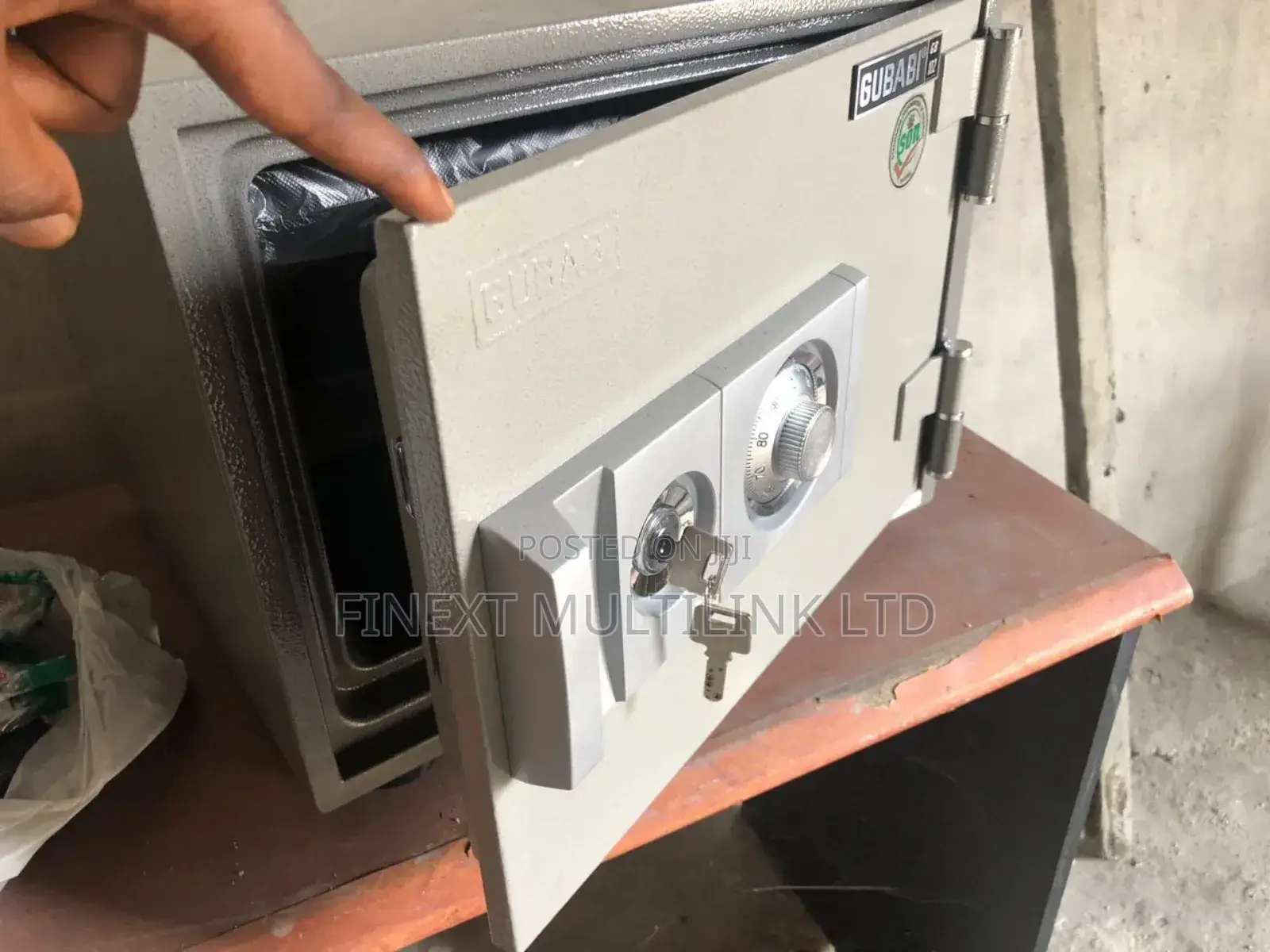 Safe & Cash Valuables Vault