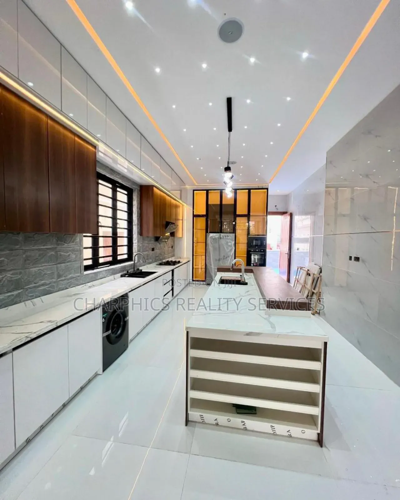 5bdrm Duplex in Ikota for sale