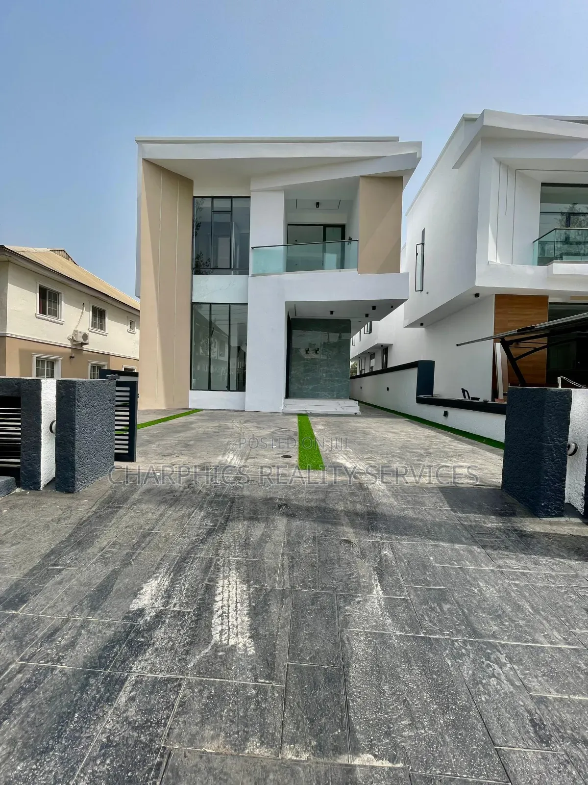 5bdrm Duplex in Lekki for sale