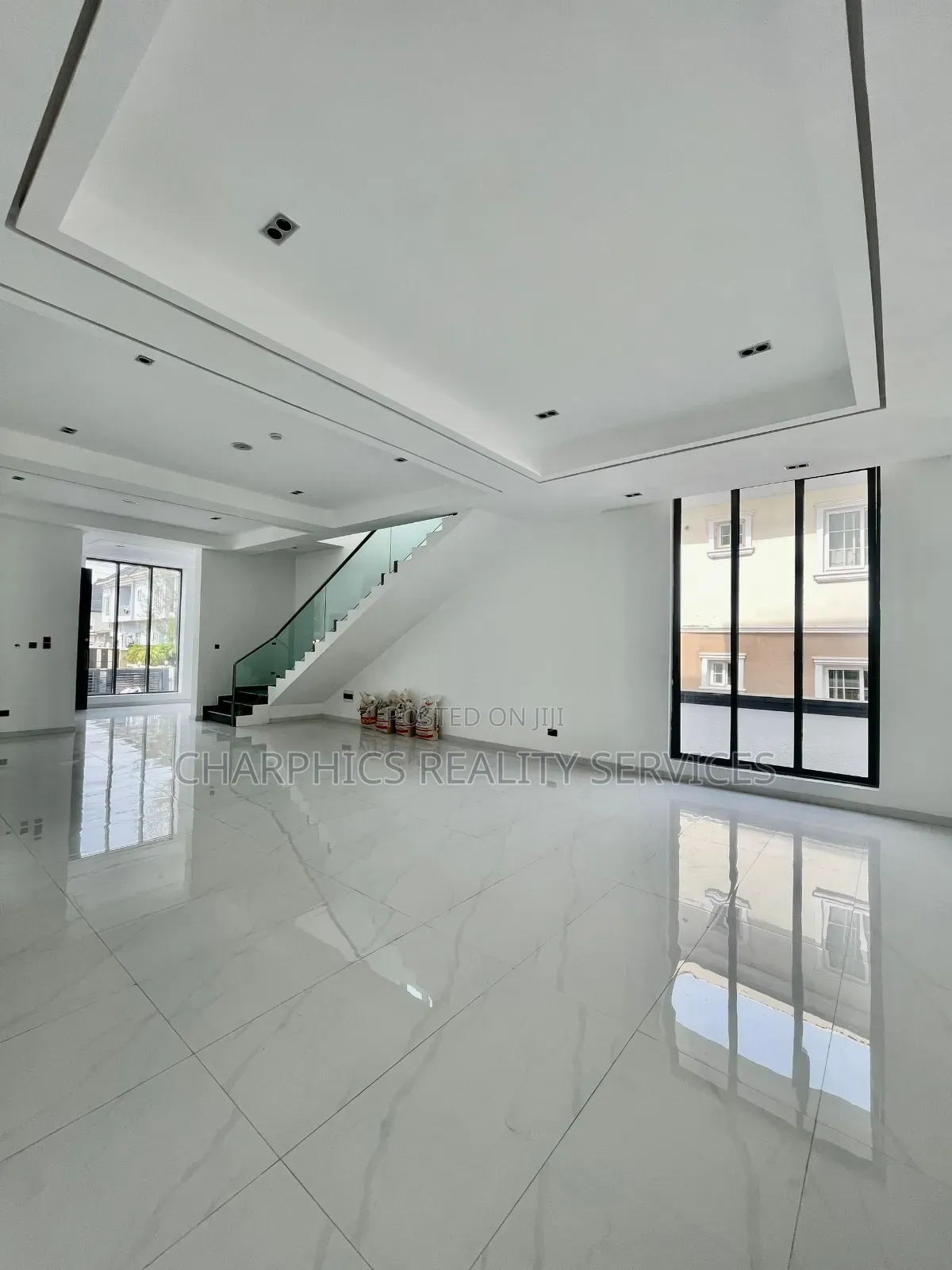 5bdrm Duplex in Lekki for sale