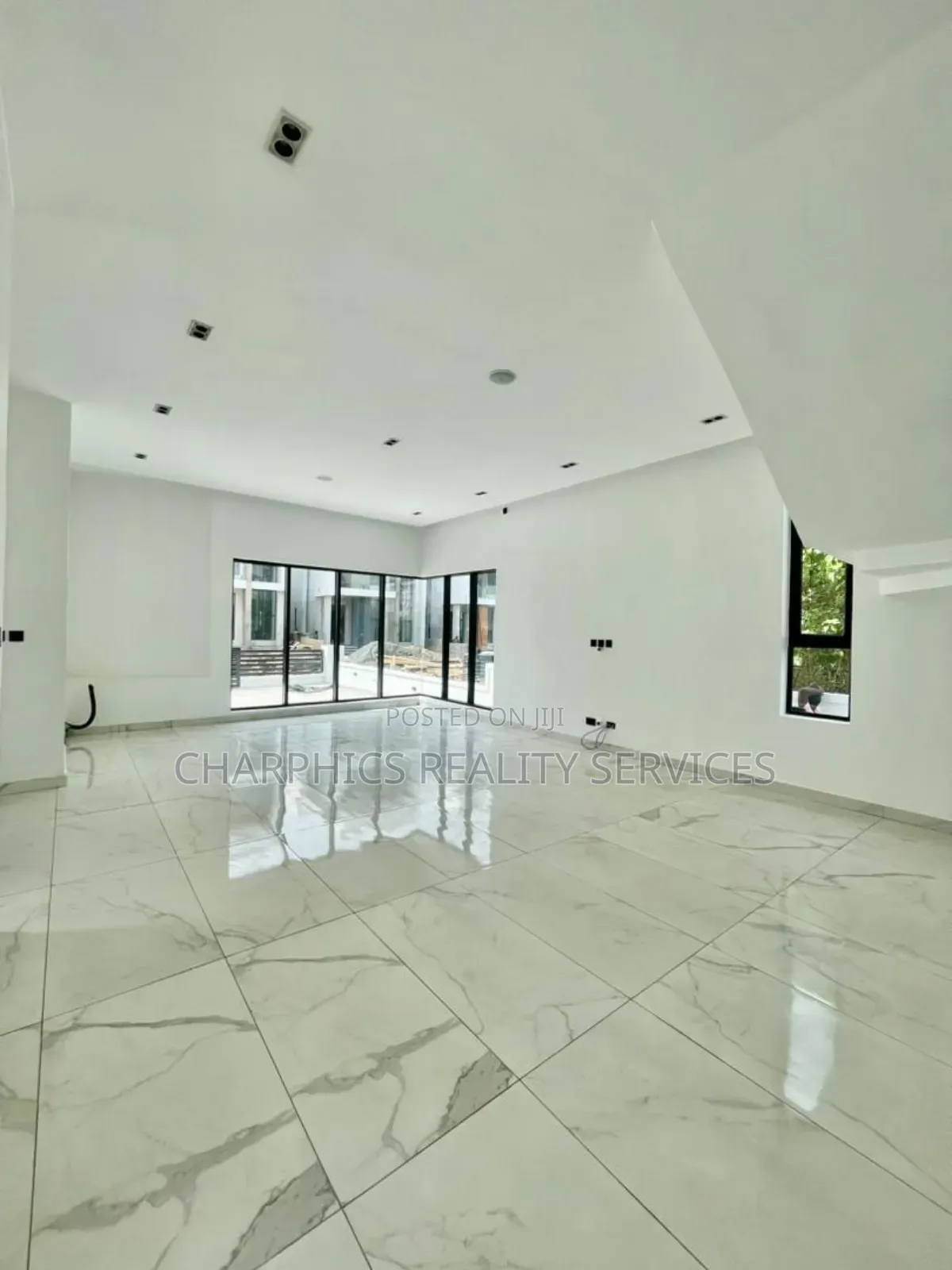 5bdrm Duplex in Lekki for sale