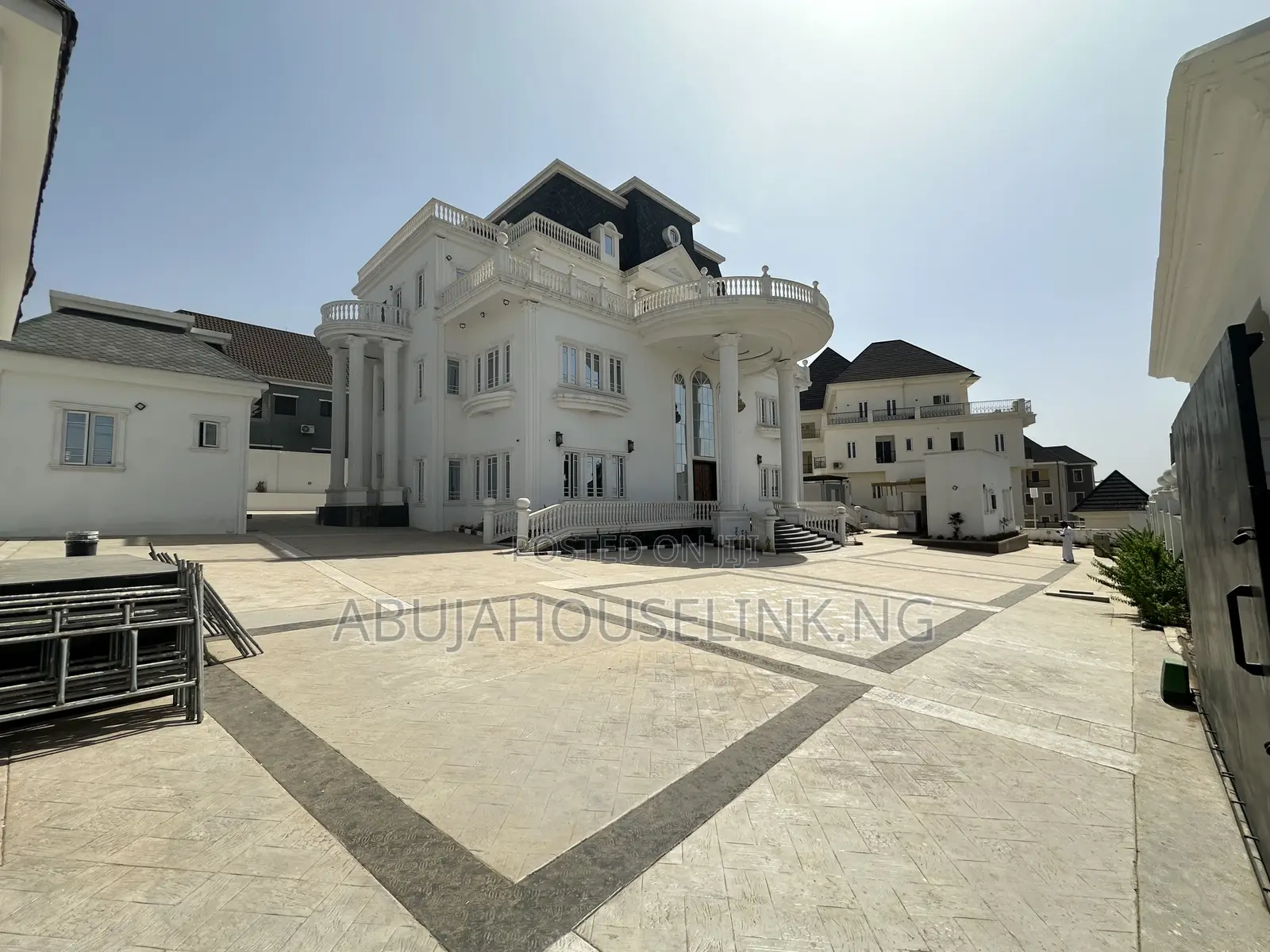 9bdrm Mansion in Guzape Main Abuja for sale