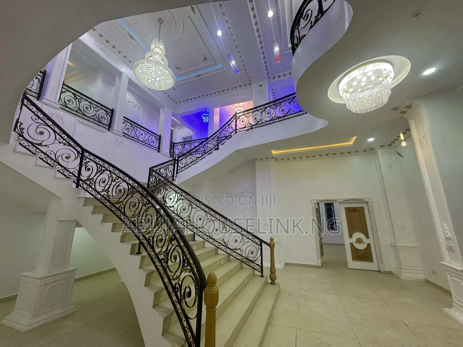 9bdrm Mansion in Guzape Main Abuja for sale
