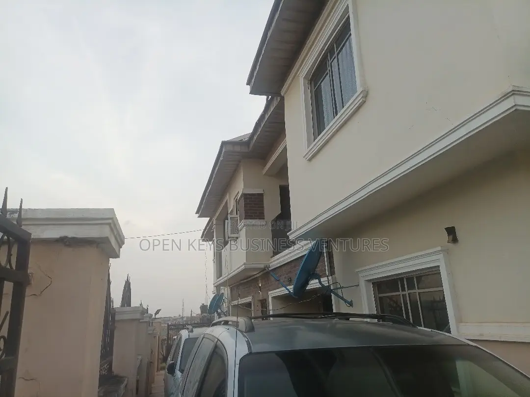 Furnished 2bdrm Block of Flats in Diamond, Ologuneru for sale