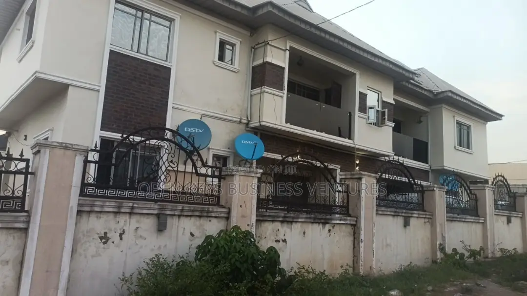 Furnished 2bdrm Block of Flats in Diamond, Ologuneru for sale