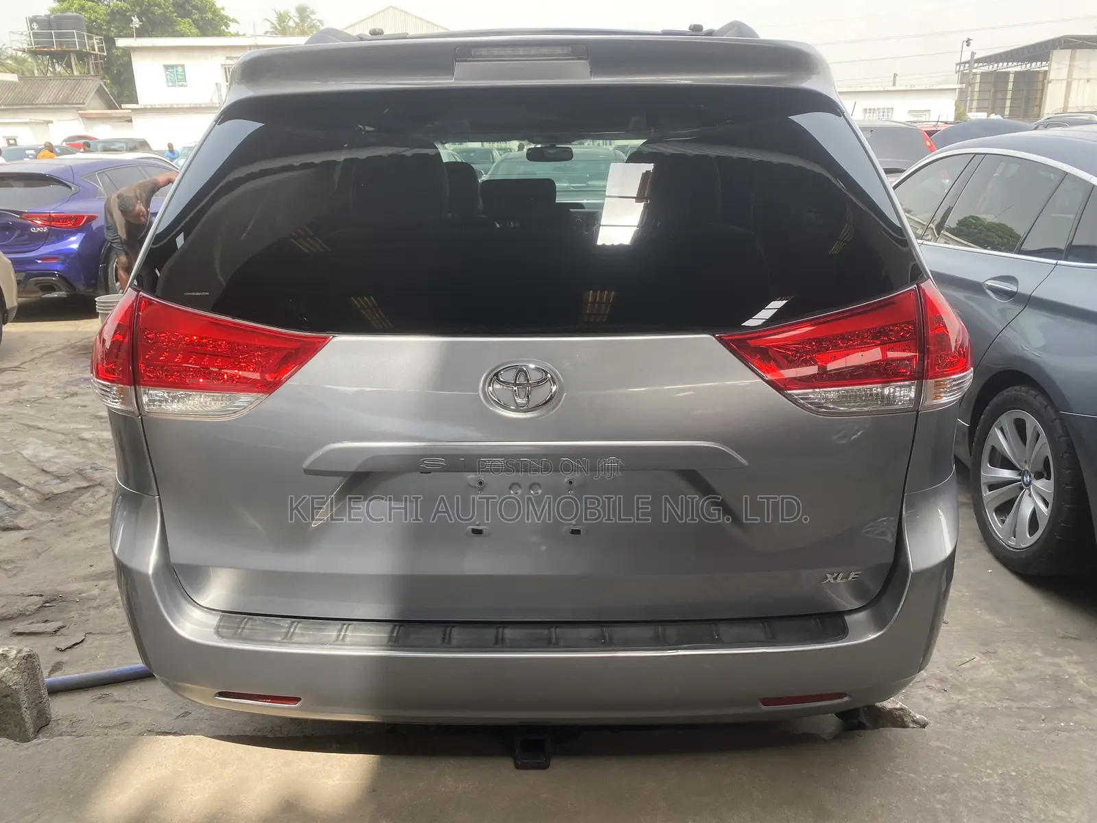 Toyota Sienna XLE AWD 7-Passenger 2013 Gray