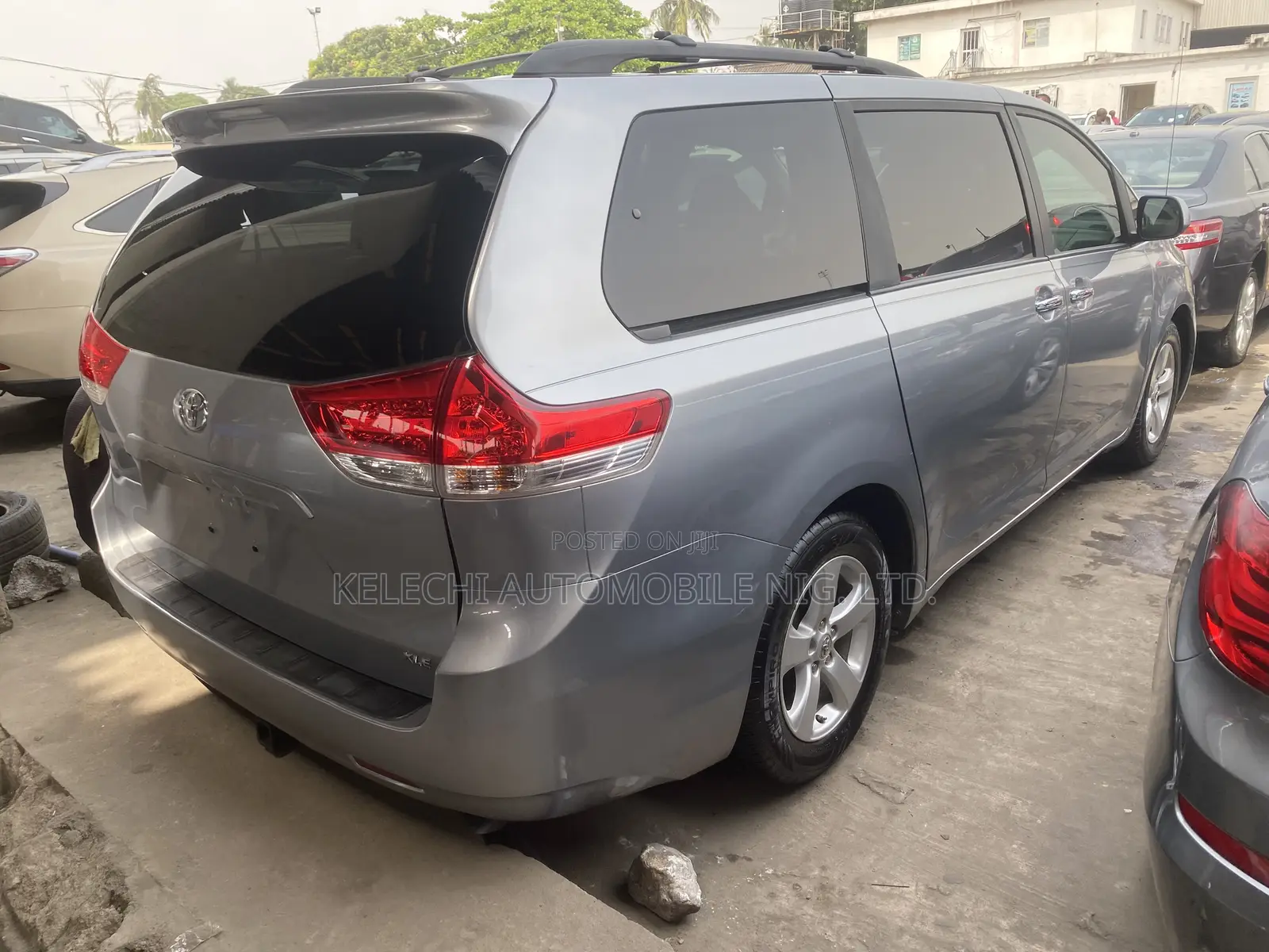 Toyota Sienna XLE AWD 7-Passenger 2013 Gray