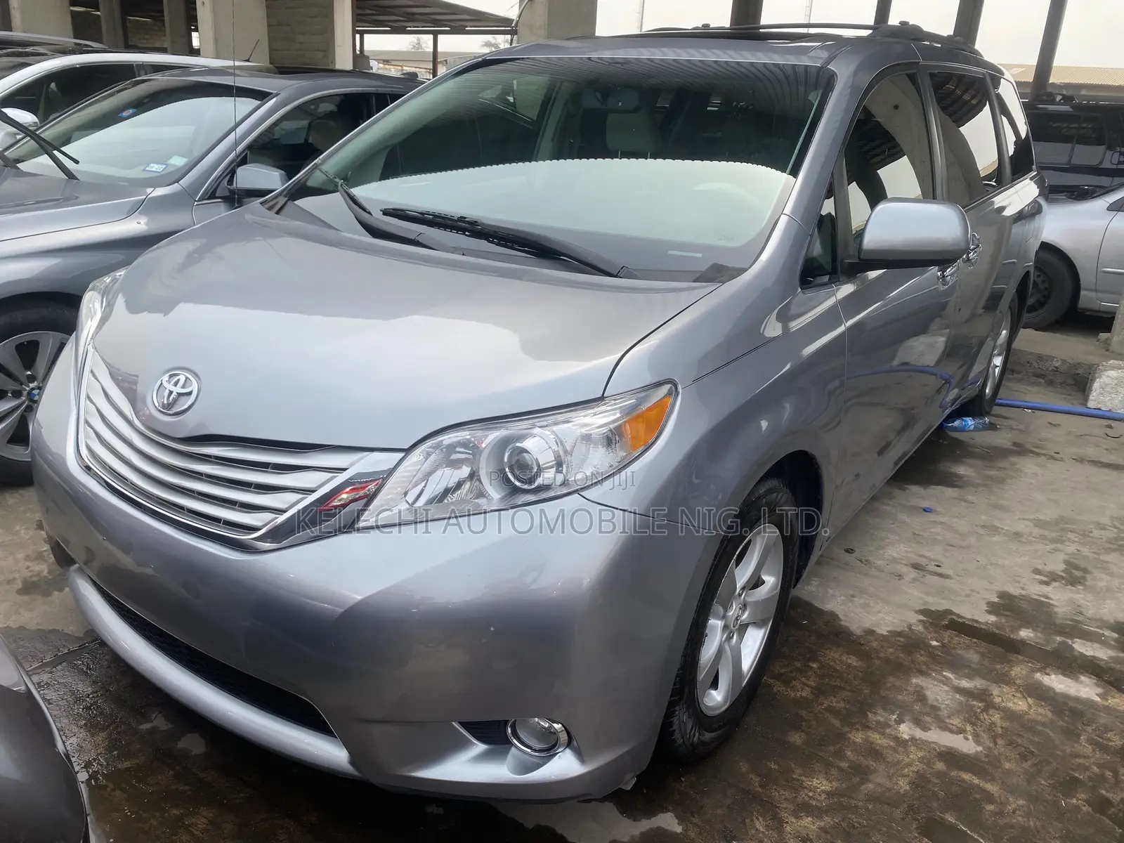 Toyota Sienna XLE AWD 7-Passenger 2013 Gray