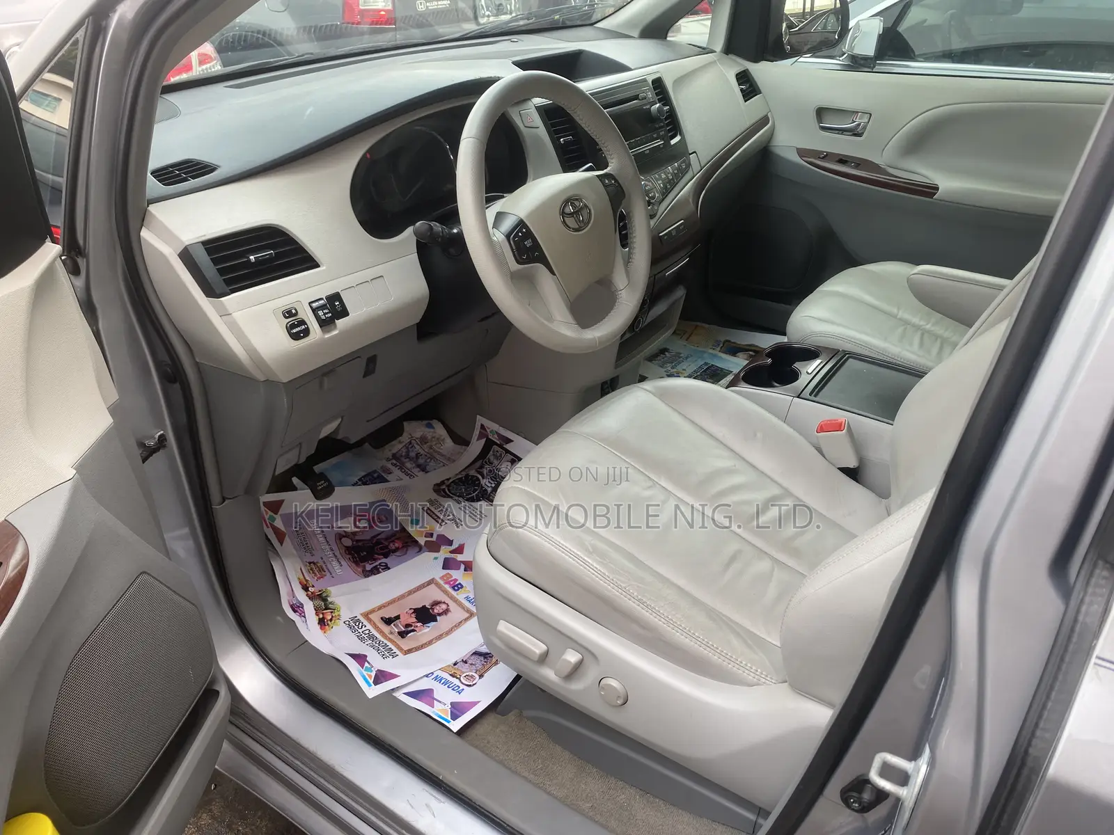 Toyota Sienna XLE AWD 7-Passenger 2013 Gray