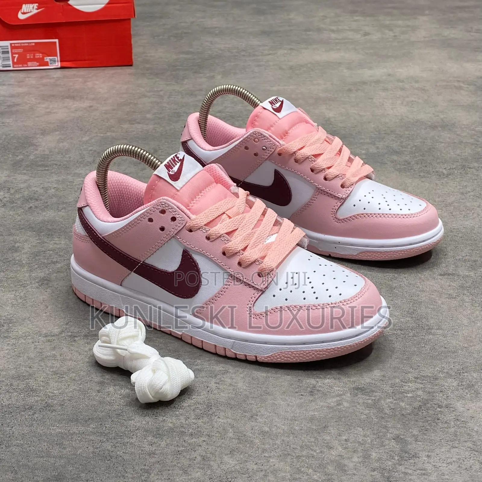 Original Nike SB Dunk Series Sneakers Collections