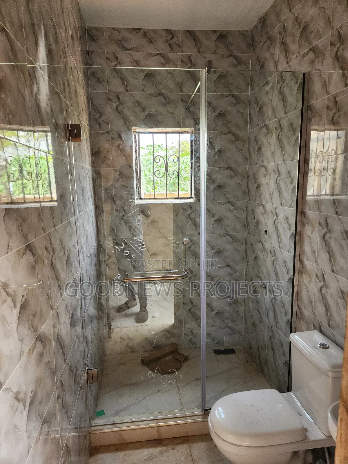 Frameles Shower Hinged Glass