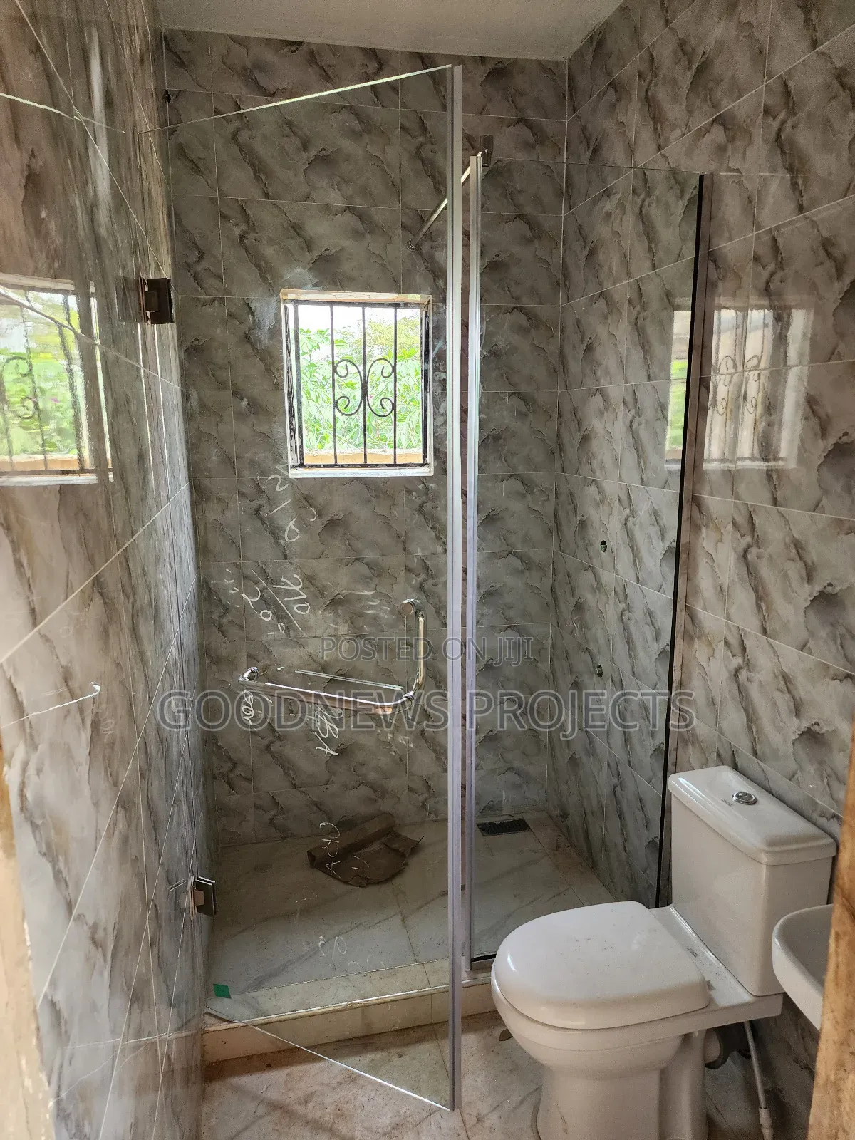 Frameles Shower Hinged Glass