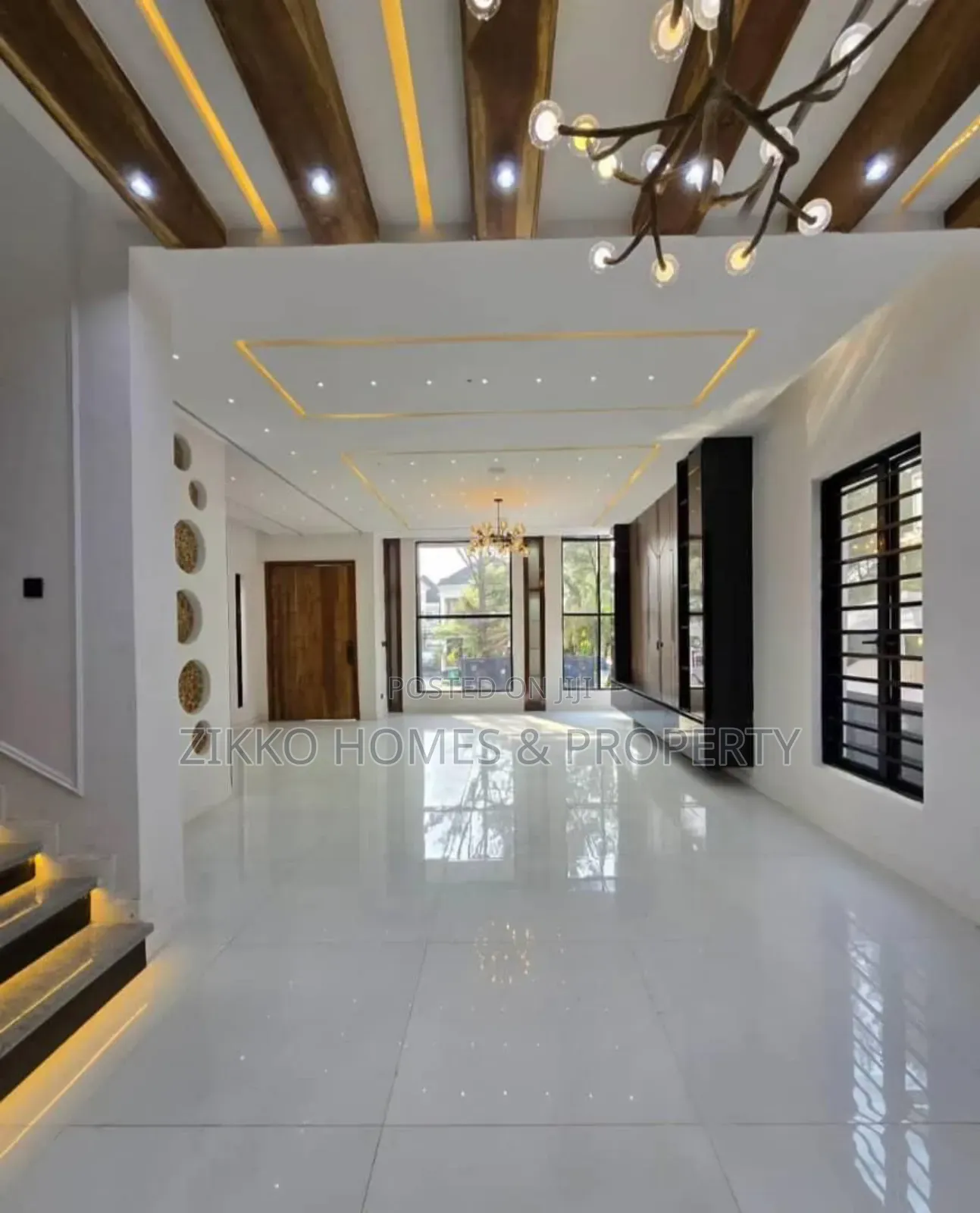 5bdrm Duplex in Ikota for sale