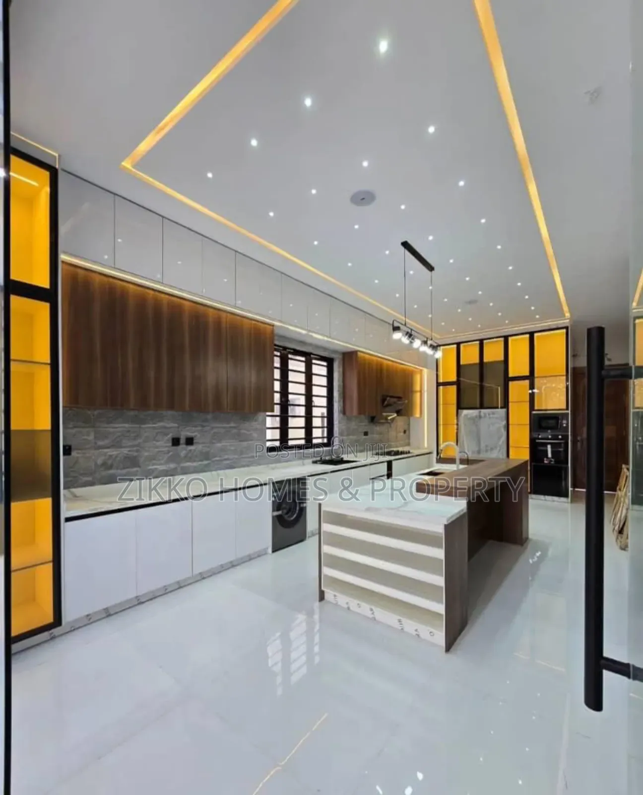 5bdrm Duplex in Ikota for sale