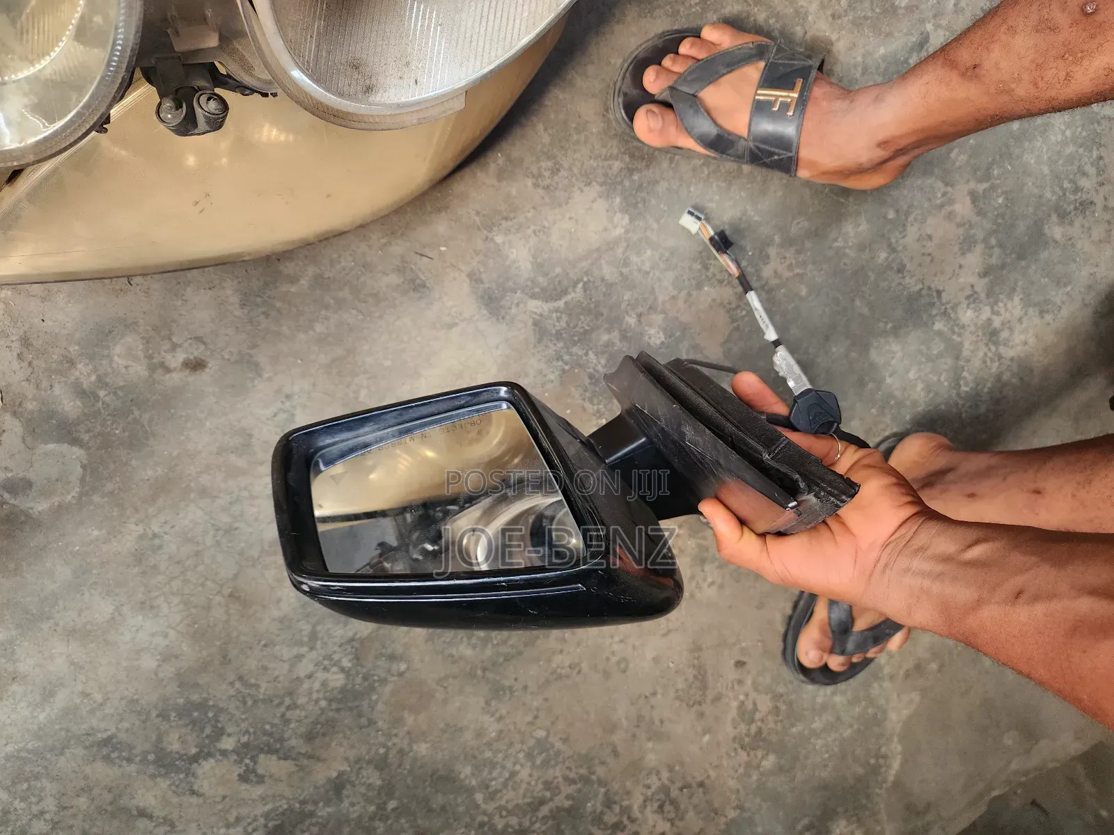 ML350 2014 Right Side Mirror With 360 Camera