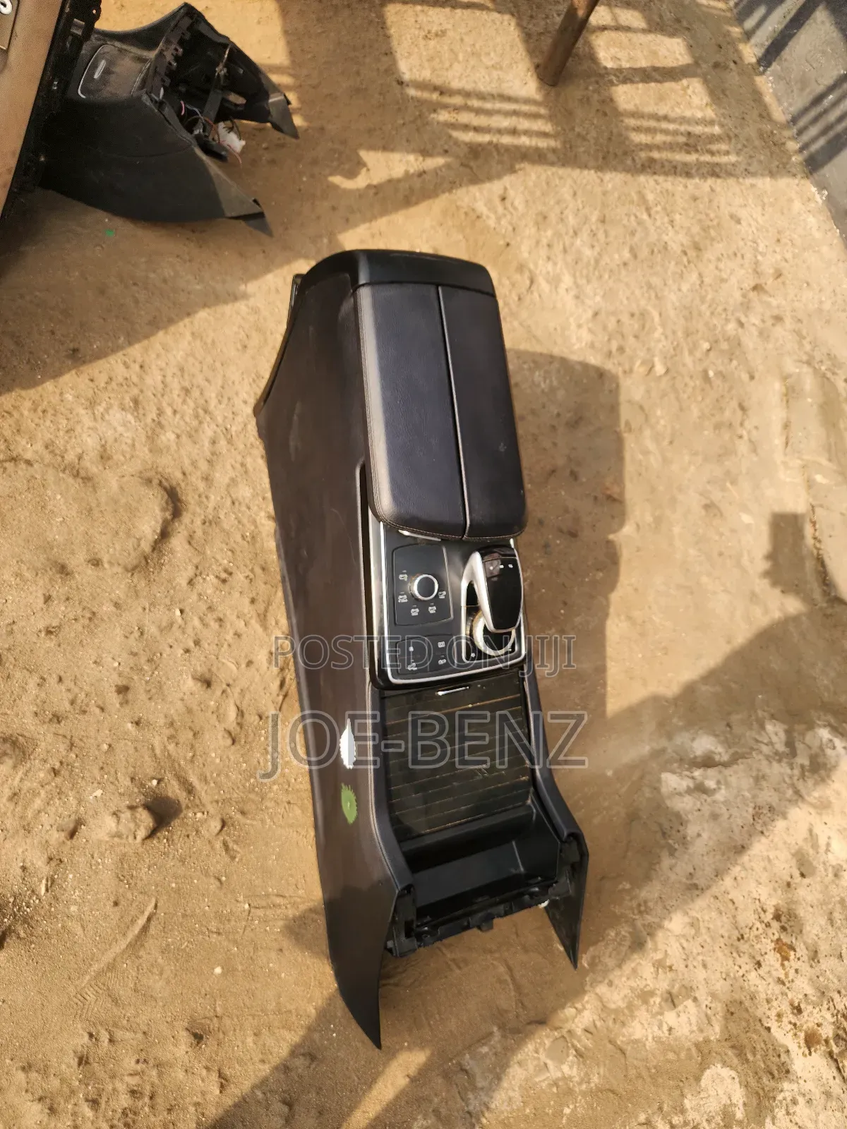 GLE350 2017 Arm Rest Center Console