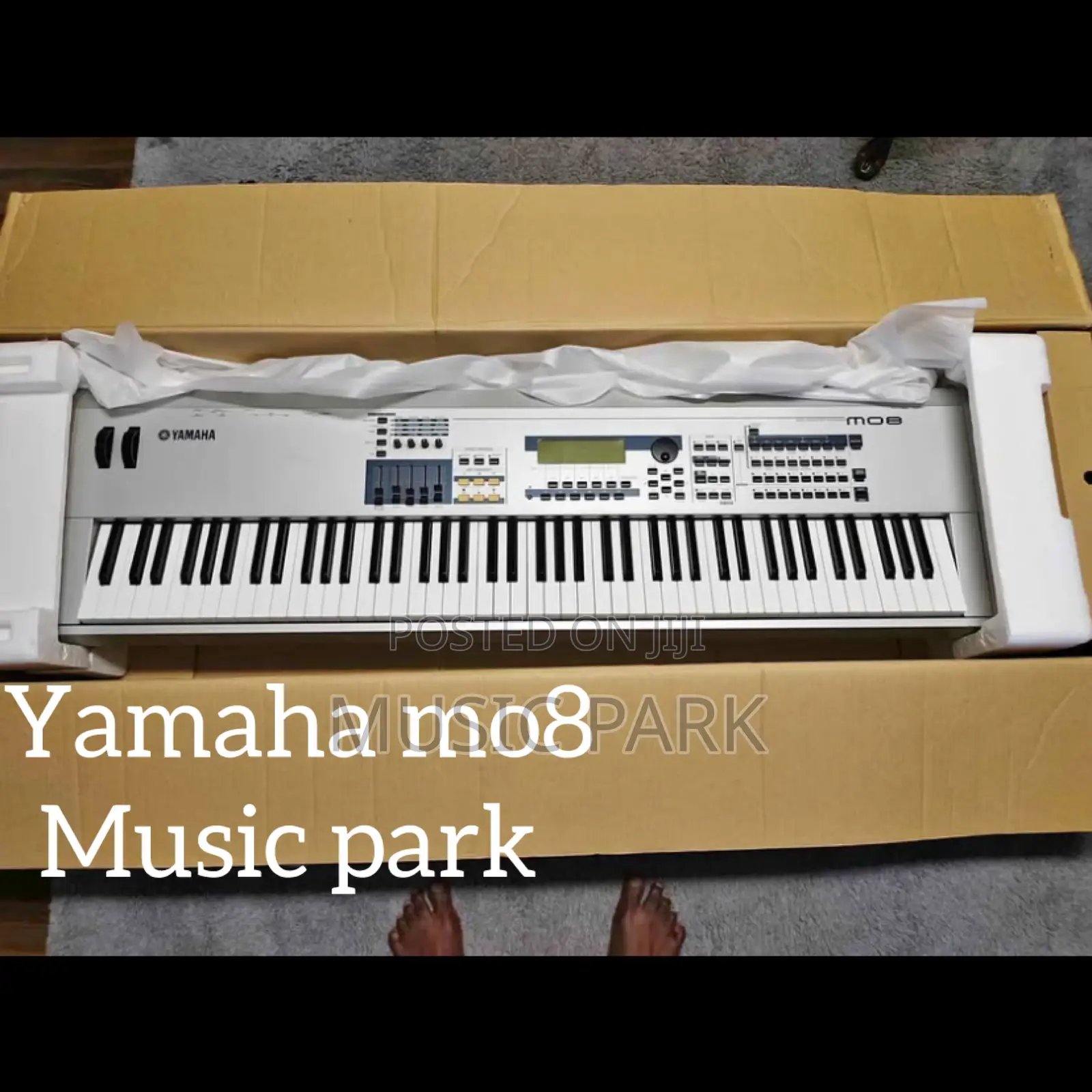 Yamaha Mo8 Keyboard Synthesizer