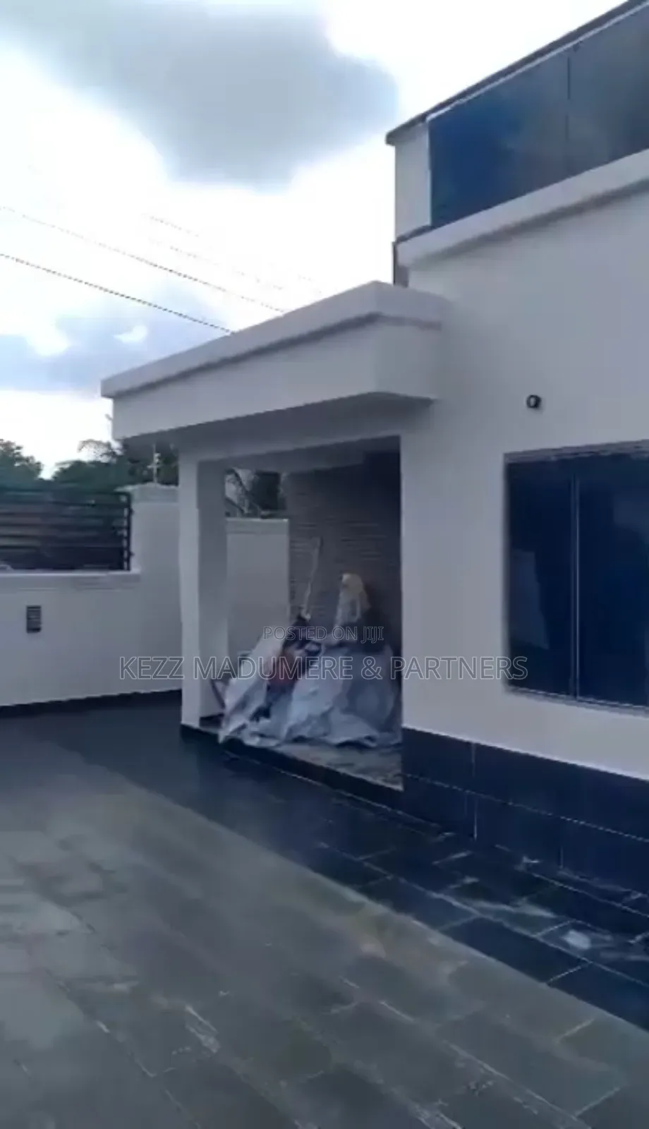 4bdrm Duplex in Near Rochas for sale