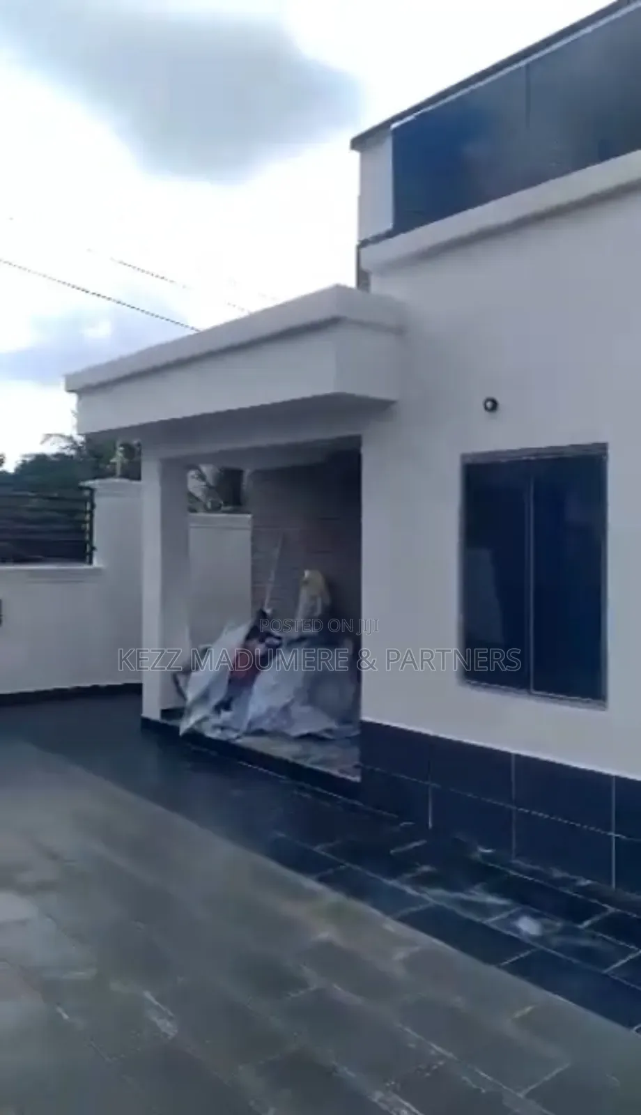 4bdrm Duplex in Near Rochas for sale