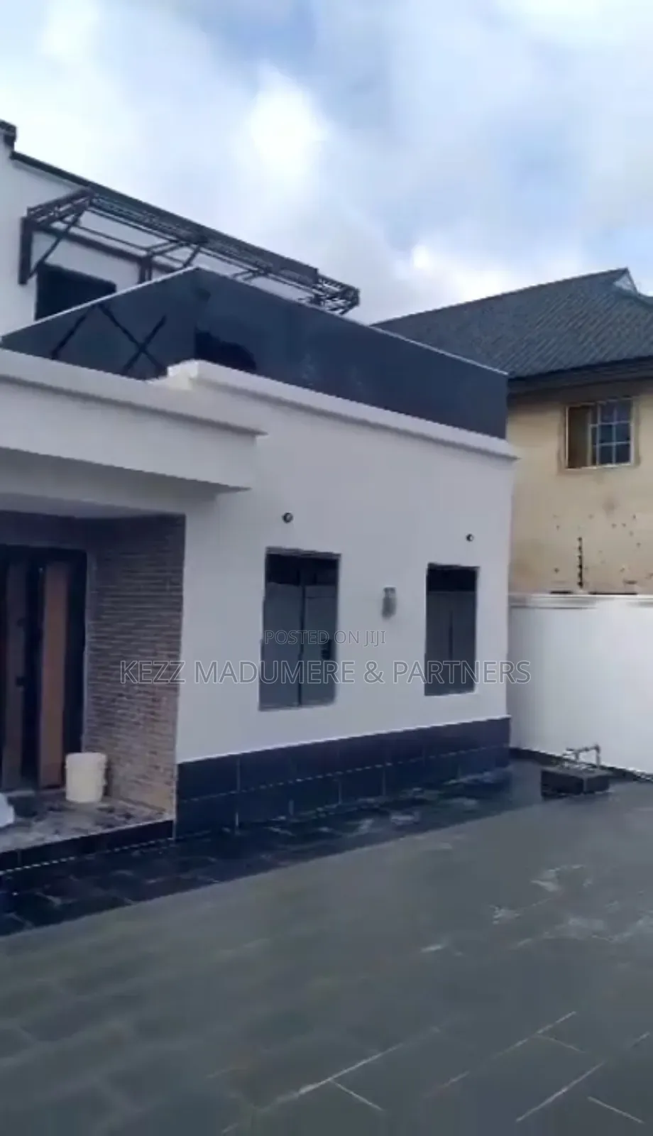 4bdrm Duplex in Near Rochas for sale