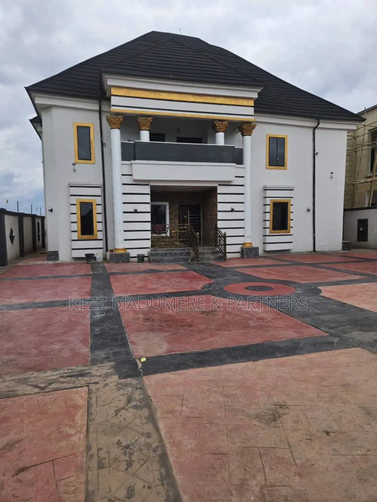 4bdrm Duplex in Ph Road, Behind for sale
