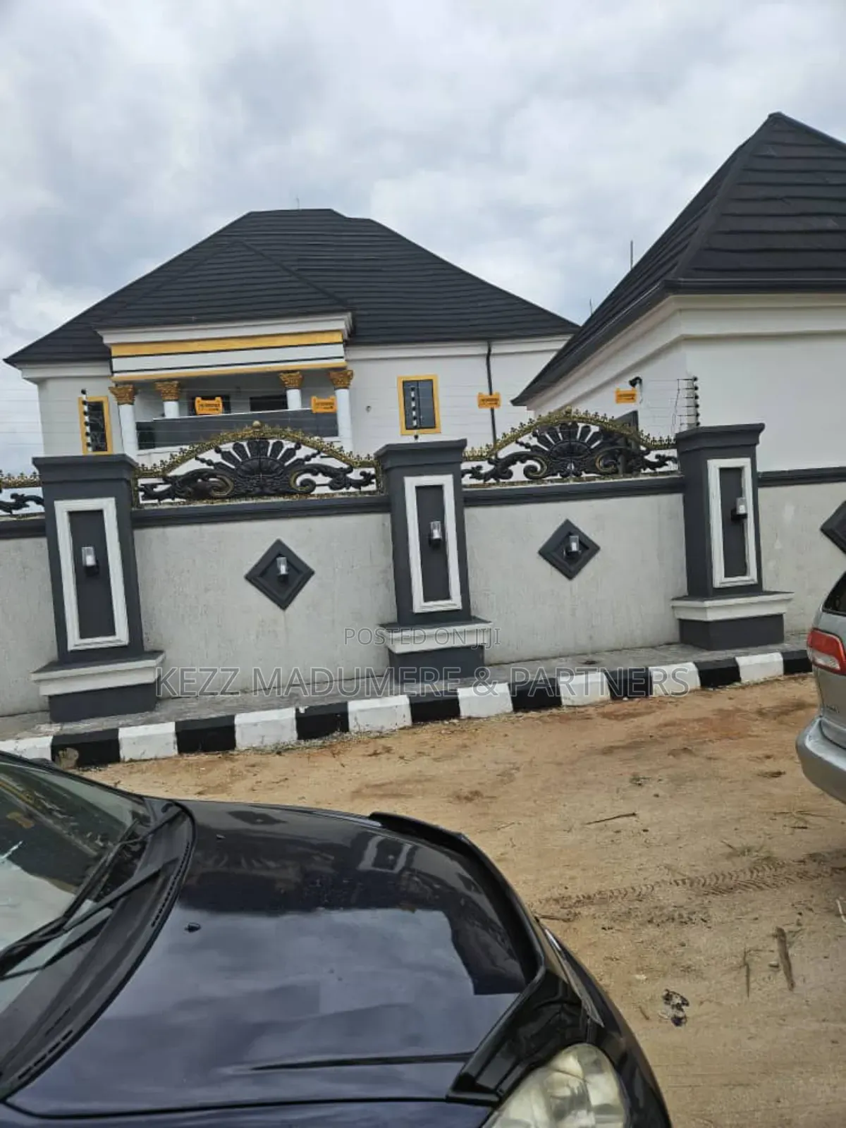 4bdrm Duplex in Ph Road, Behind for sale