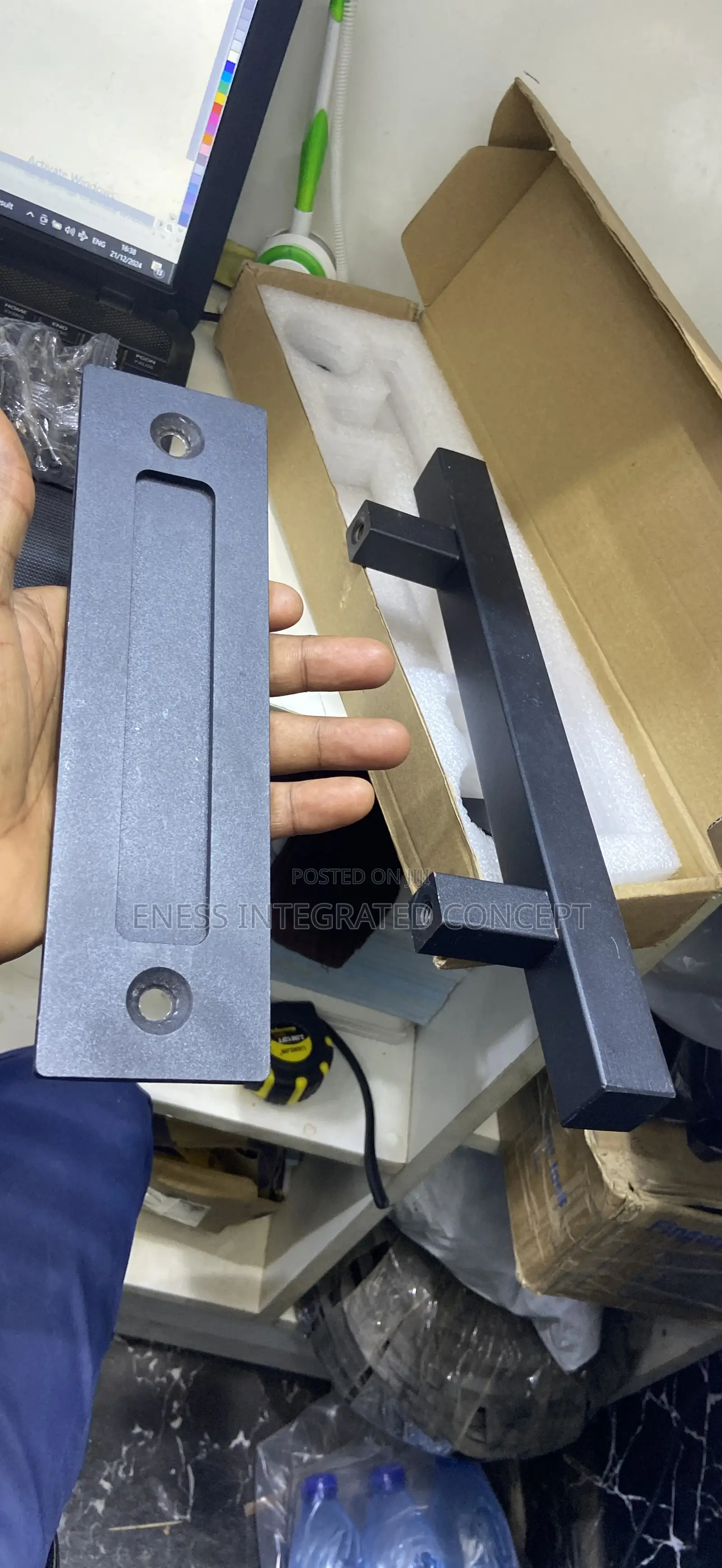 Sliding Barb Door Pull Handle