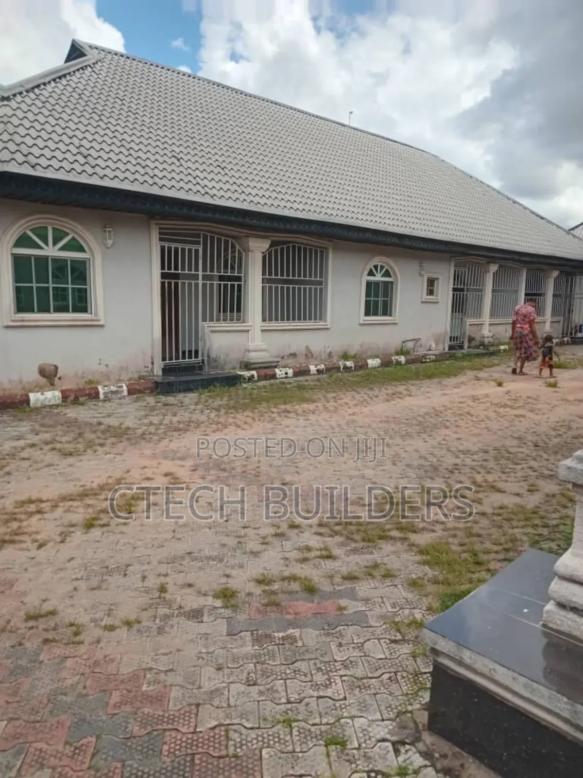 12bdrm Bungalow in Benin City for sale