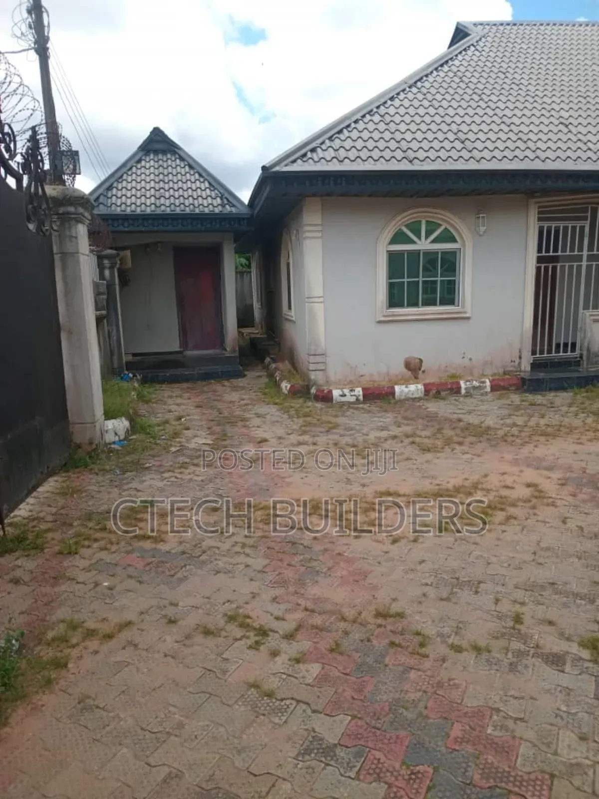 12bdrm Bungalow in Benin City for sale