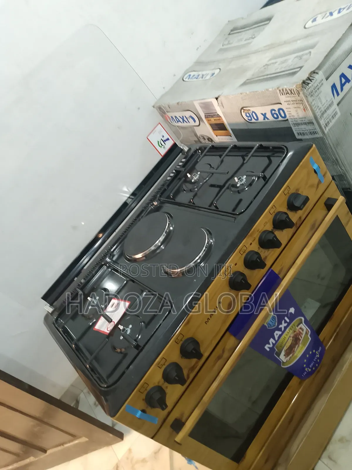 Maxi 4+2 With Electric and Gas With Cooker