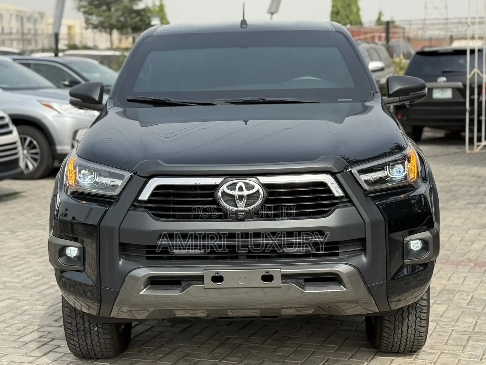 New Toyota Hilux 2022 Black
