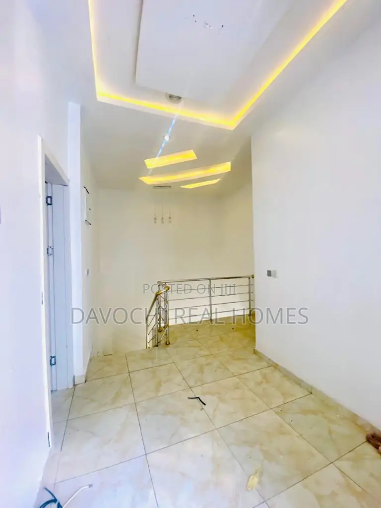 Furnished 4bdrm Duplex in Orchid Road By for rent
