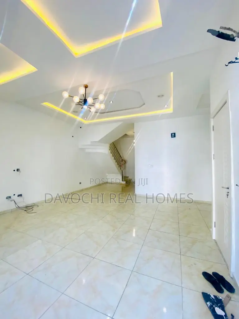 Furnished 4bdrm Duplex in Orchid Road By for rent