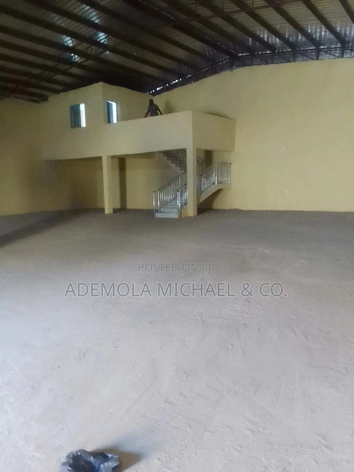 400 Sqm2 Warehouse For Lease