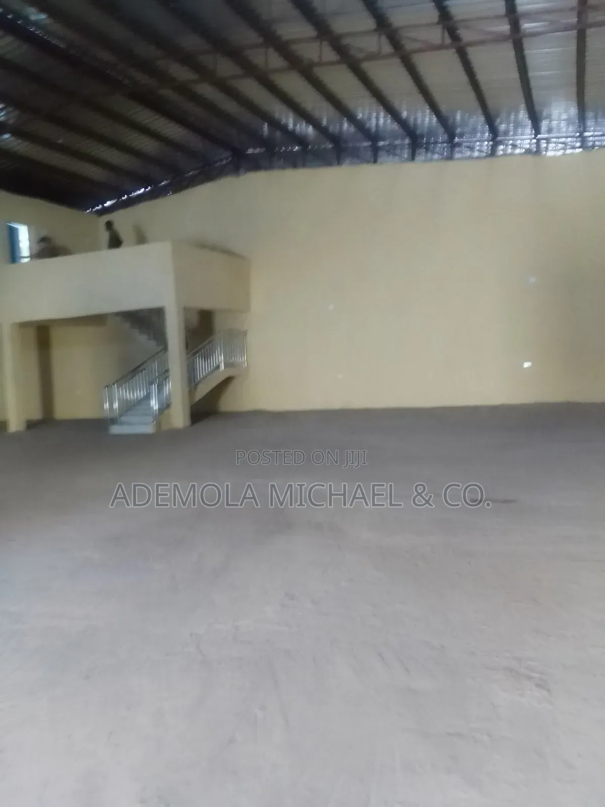 400 Sqm2 Warehouse For Lease