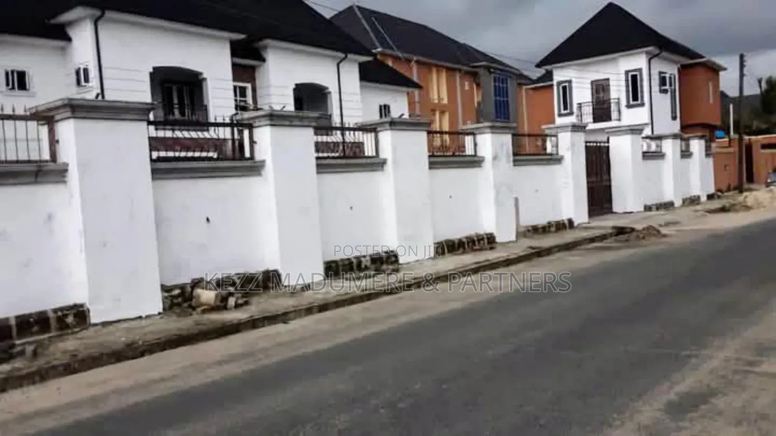 3bdrm Block of Flats in Off Int'L Airport for sale