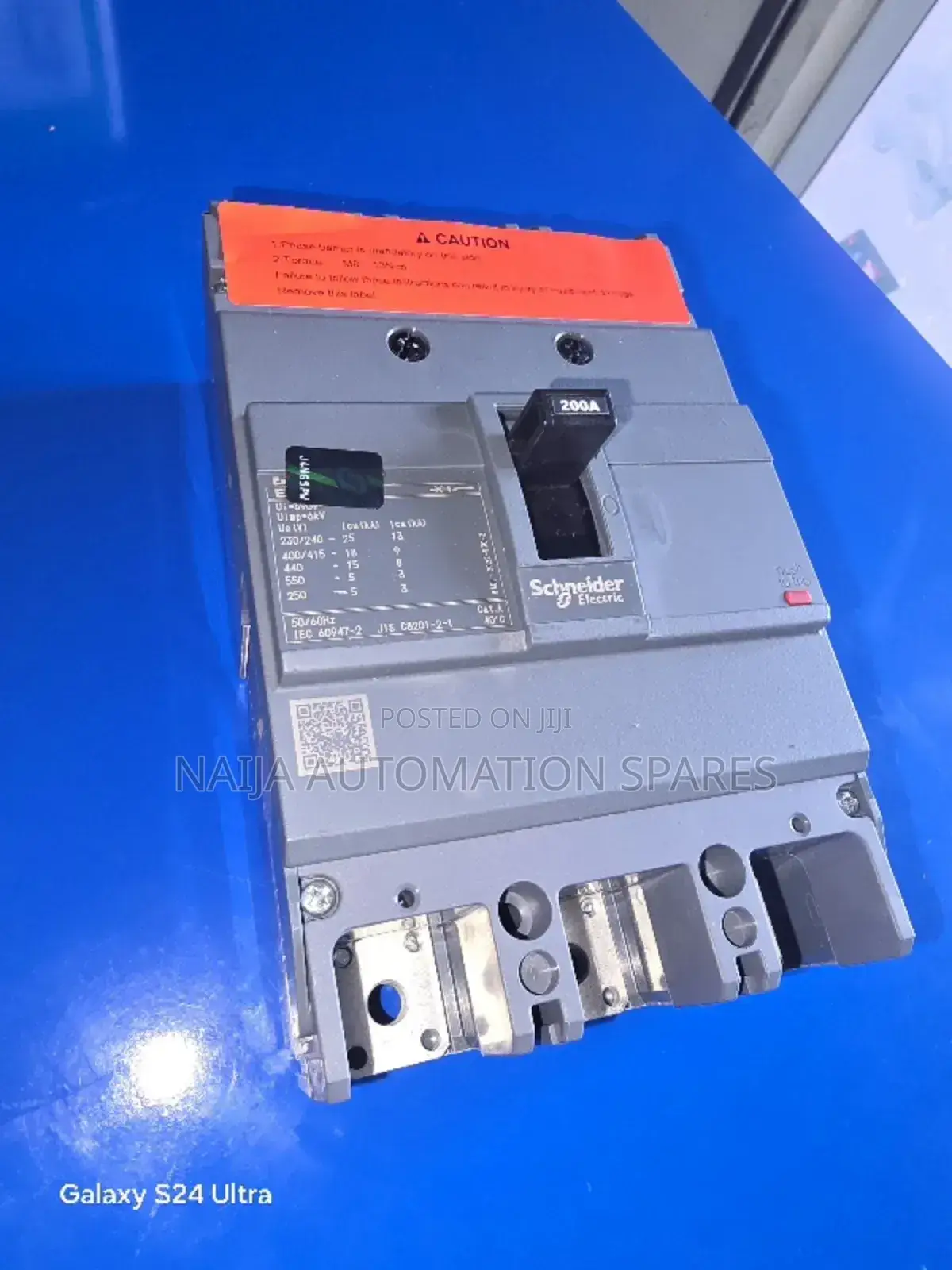 EZC250F3200 | Schneider Circuit Breaker 3P 200A