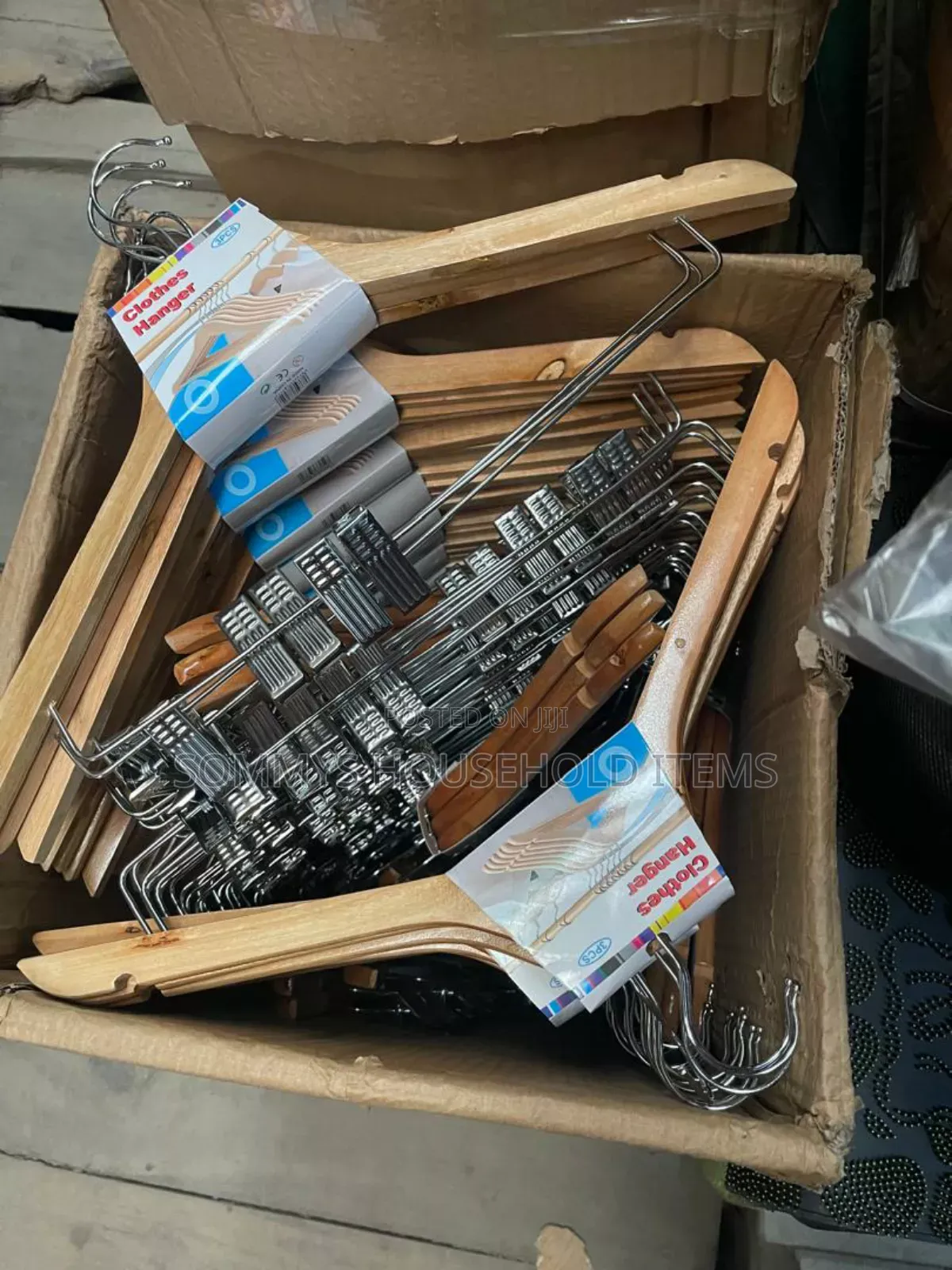 10pcs Wooden Cloth Hanger With Clip
