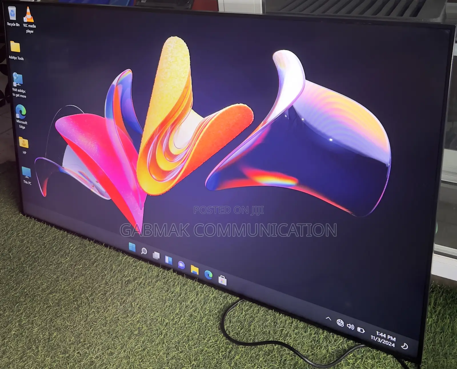 Toshiba 55’ Inches Smart Frameless Monitor (Td-Z553)