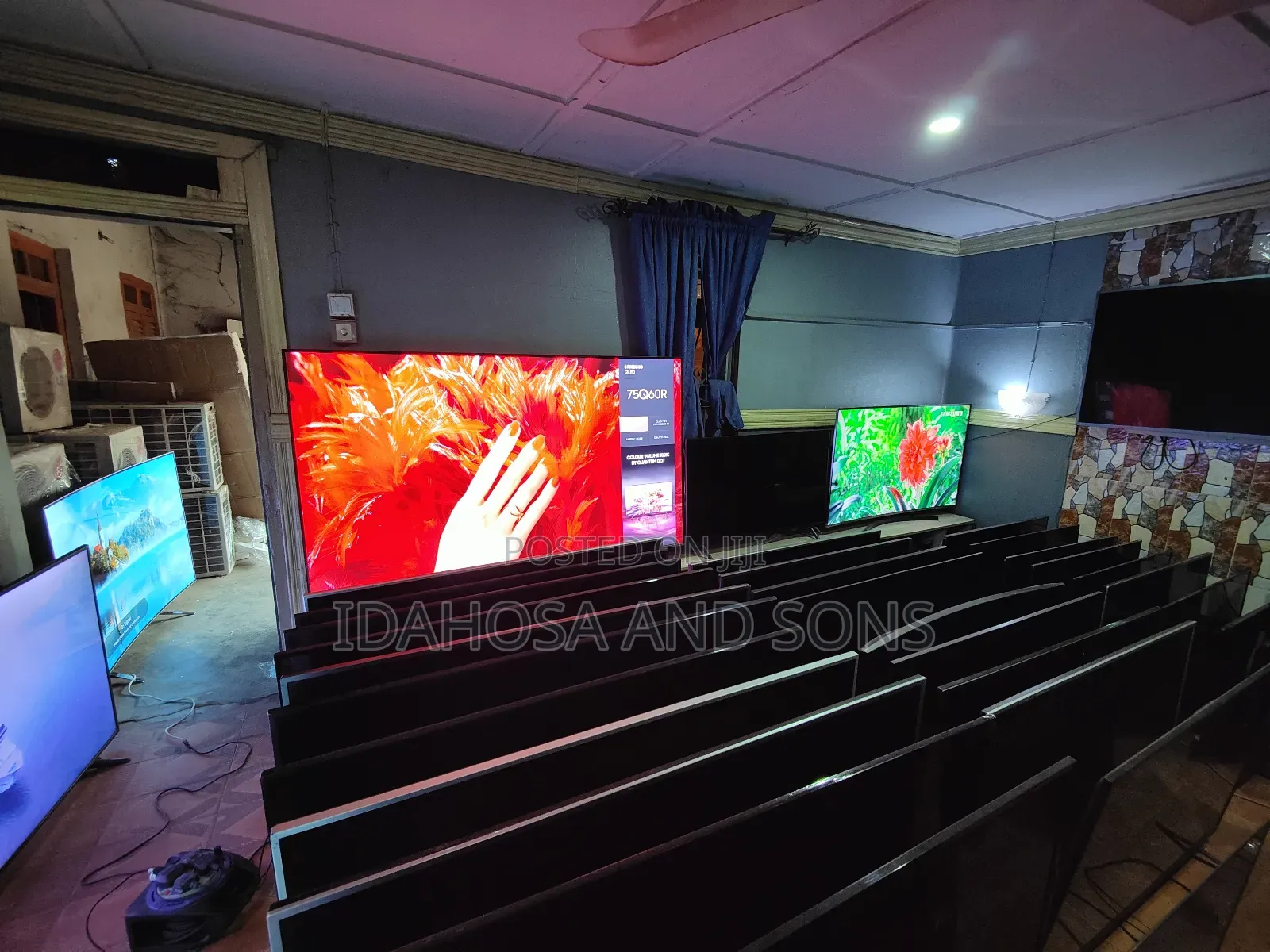 Different Sizes and Brands of Direct Uk Used Smart TVS